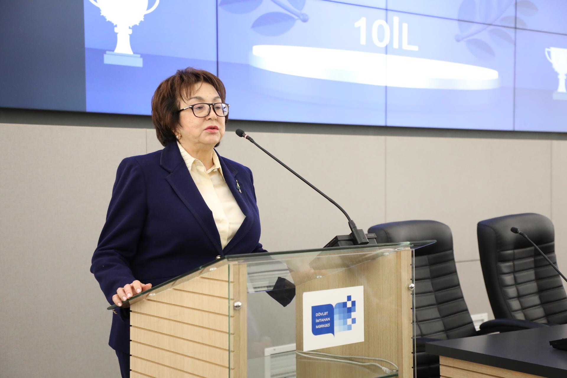 Aprelin 16-da Dövlət İmtahan Mərkəzinin 10 illik yubiley tədbirləri çərçivəsində DİM-in inzibati binasında “Abituriyent” jurnalı redaksiyasının kollektivi ilə görüş keçirilib